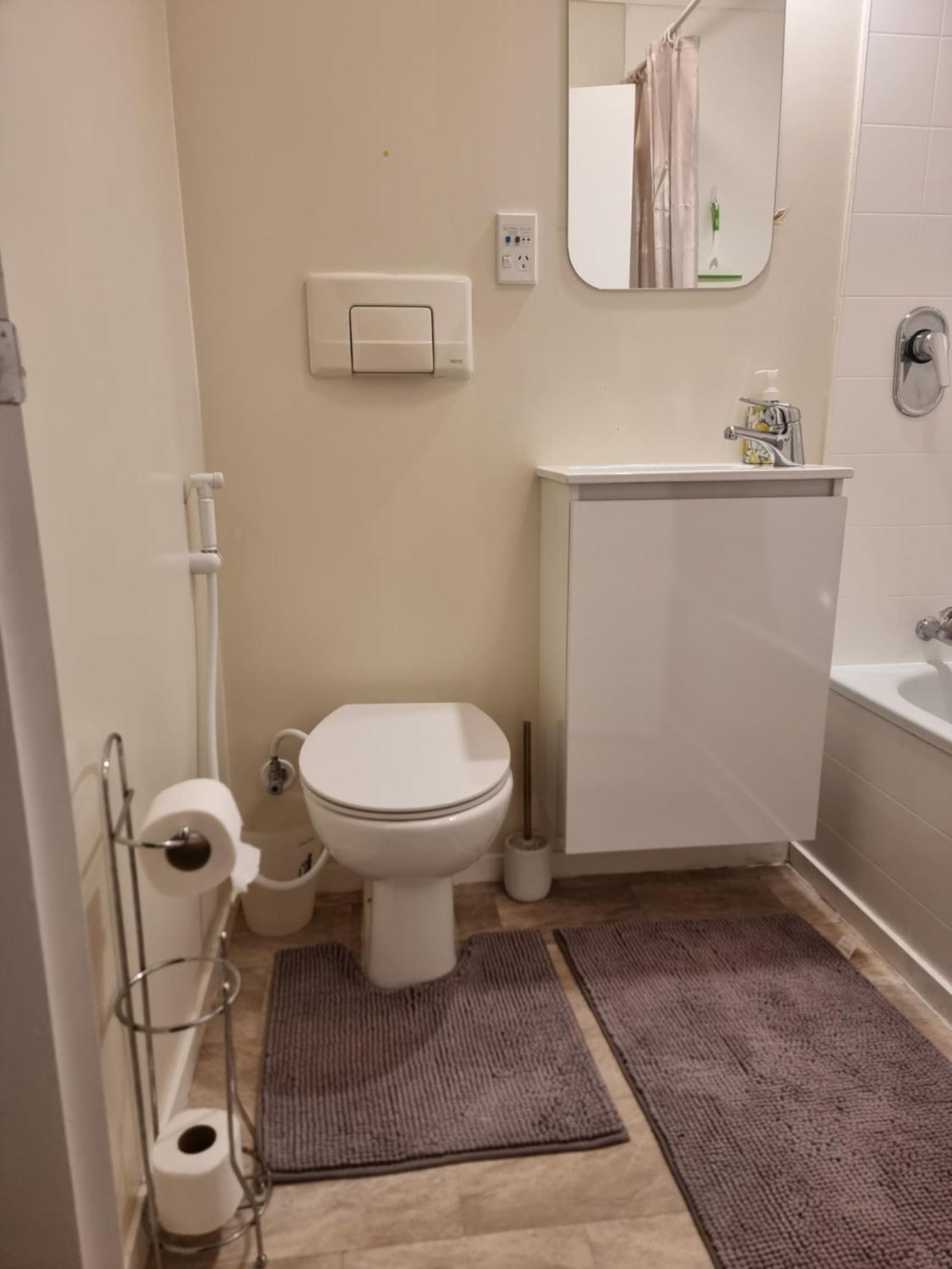Entire Ground Floor With Full-Privacy And Family-Friendly Popular To Ferry Catchers Веллингтон Экстерьер фото