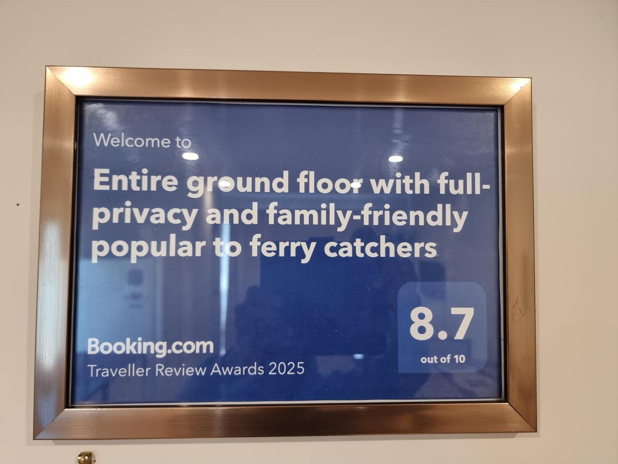 Entire Ground Floor With Full-Privacy And Family-Friendly Popular To Ferry Catchers Веллингтон Экстерьер фото
